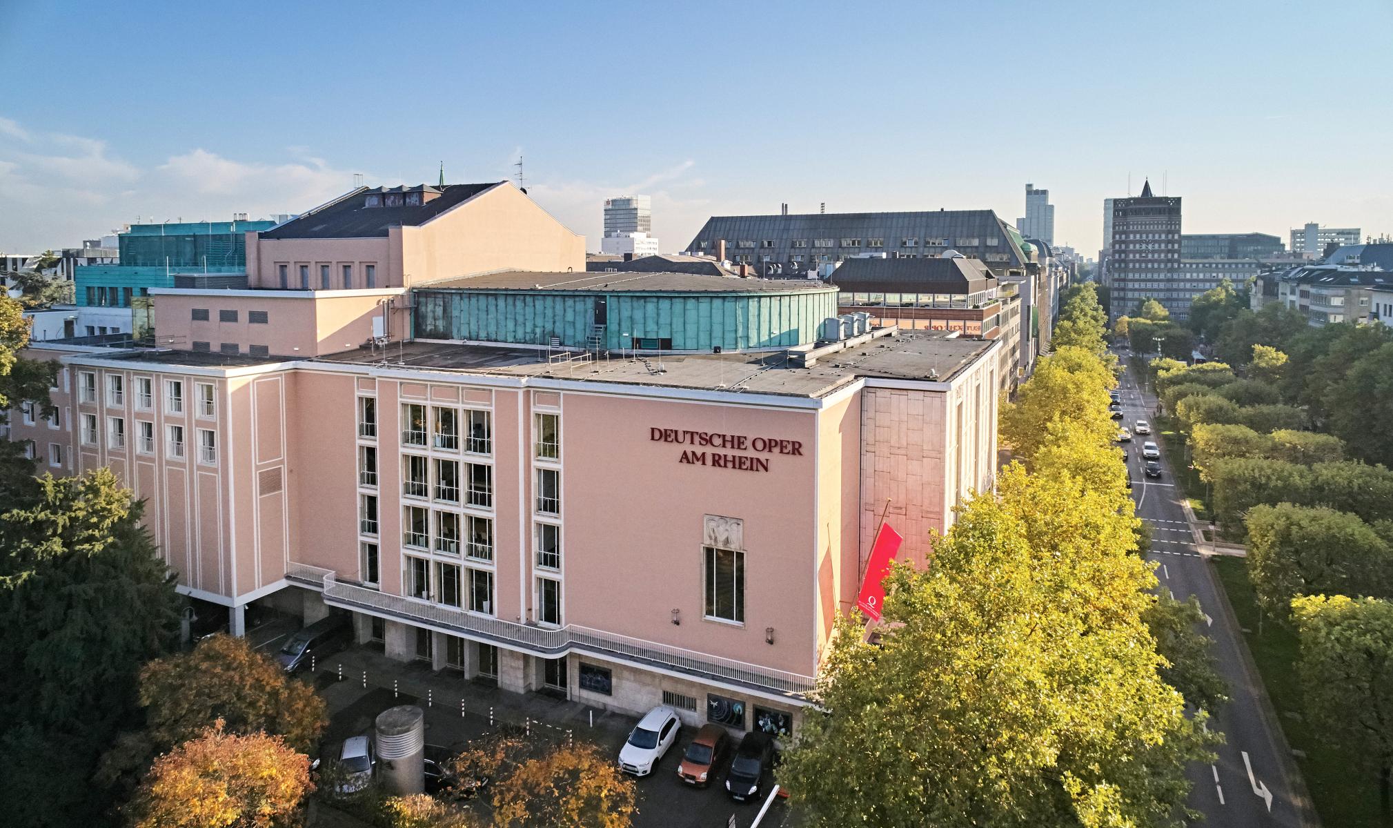 Gebäude-Außenansicht des Opernhauses Düsseldorf